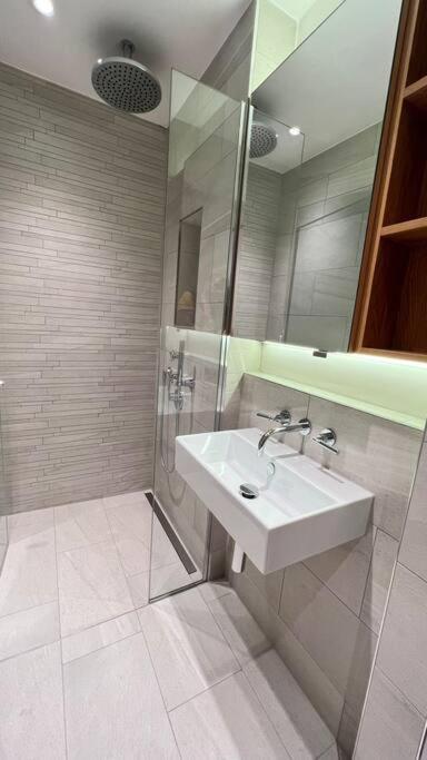 Panoramic Perfection Marble Arch 2Br Penthouse 74 Apartment ลอนดอน ภายนอก รูปภาพ